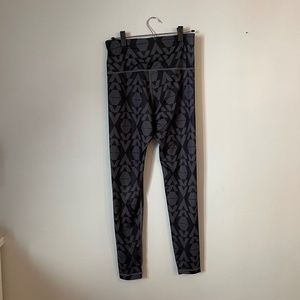 Gray Patterned Leggings M